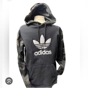 NWOT Adidas color block hoodie with camouflage hoodie and sleeves in size M.